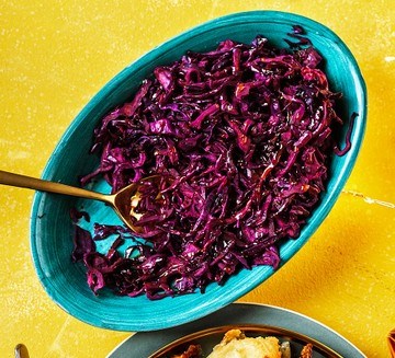 Sautéed red cabbage with cranberry