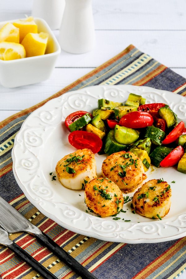 Sauteed scallops with garlic 
