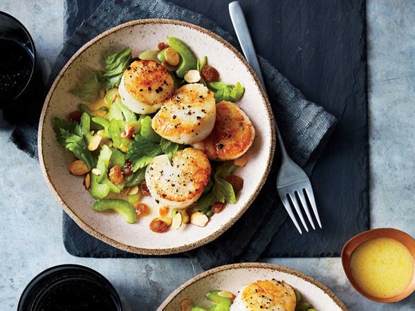 Sautéed scallops with shaved celery salad