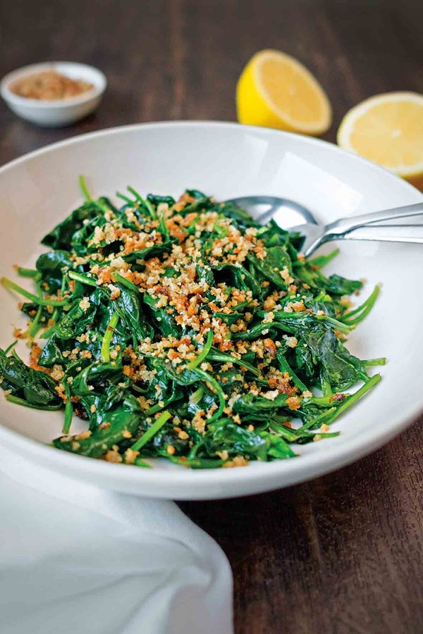 Sautéed spinach with bread crumbs