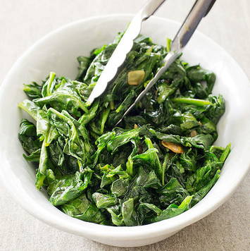 Sautéed spinach with garlic and lemon