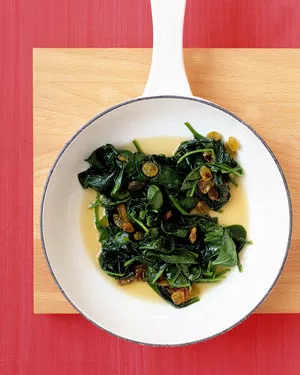 Sautéed spinach with golden raisins