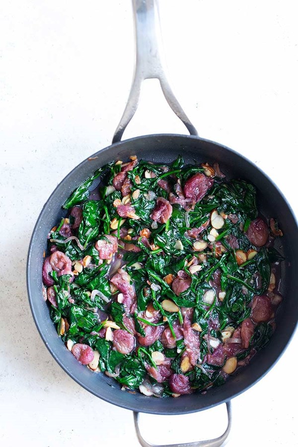 Sautéed spinach with grapes and almonds