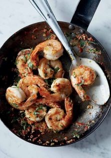 Sautéed tiger prawns with chilli and garlic butter (Gambas sautées au beurre d'ail et piment) 