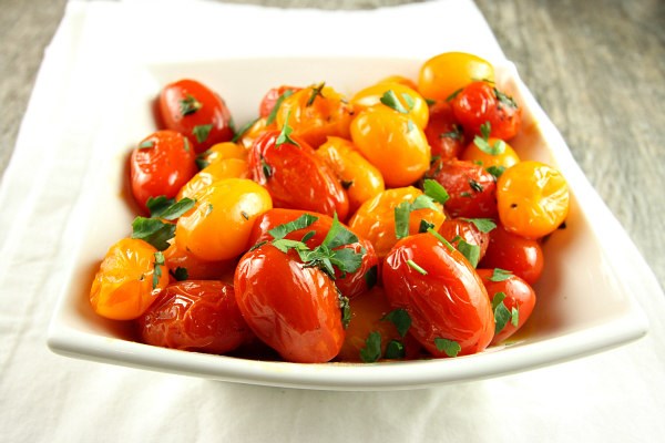 Sautéed tomatoes with thyme