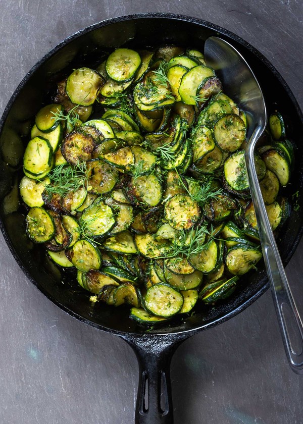 Sautéed zucchini with dill