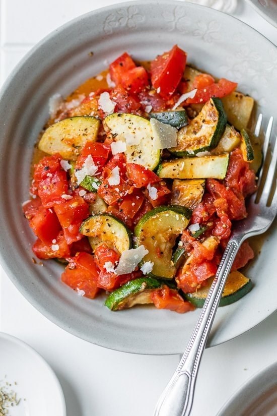 Sautéed zucchini with plum tomatoes