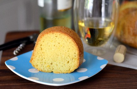 Sauvignon blanc bundt cake