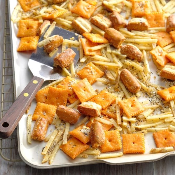 Savory cracker snack mix