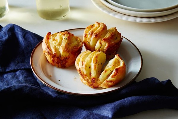 Savory dinner rolls 