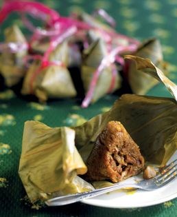 Savory glutinous rice dumplings with chestnuts and pork (Kaolak chang)