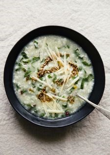 Savory rice porridge w/cheddar, chicken stock + greens