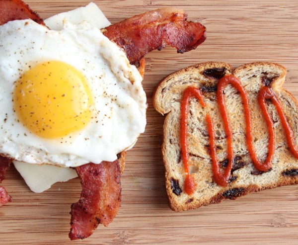 Savory, sweet, and spicy egg sandwich