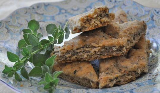 Savory zaatar biscuits (Bascote zaatar)