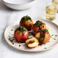 Savoury baked apples
