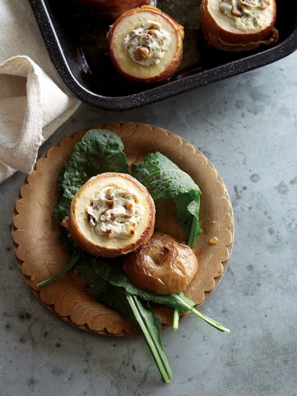 Savoury baked apples with goats' curd and Parma ham