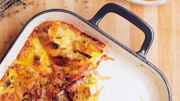 Savoury breakfast bread pudding