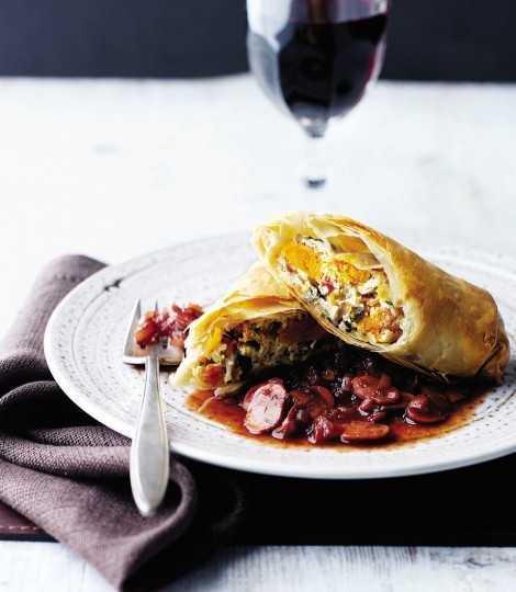 Savoury filo strudel with Port wine sauce