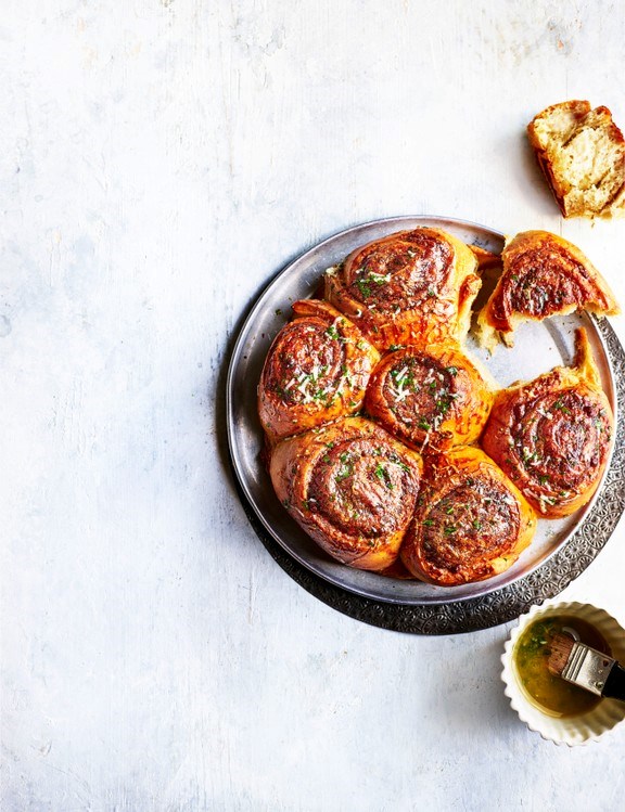 Savoury garlic and cheese swirl buns