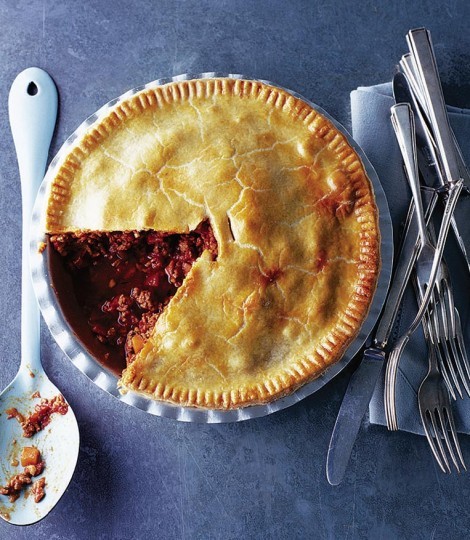 Savoury minced lamb pie