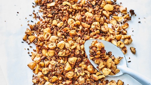 Savoury nut scatter