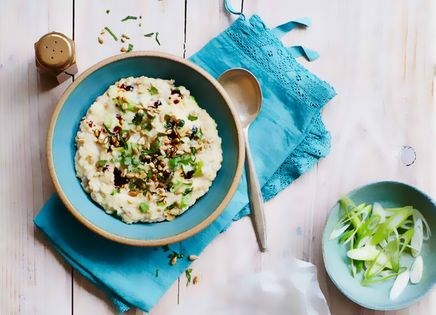 Savoury porridge oats with sunflower seeds