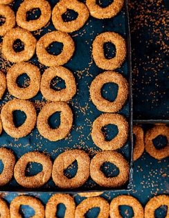 Savoury sesame biscuits (Yagli simit)