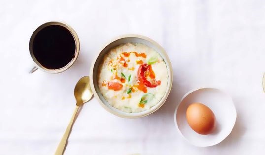Savoury sundried tomato porridge