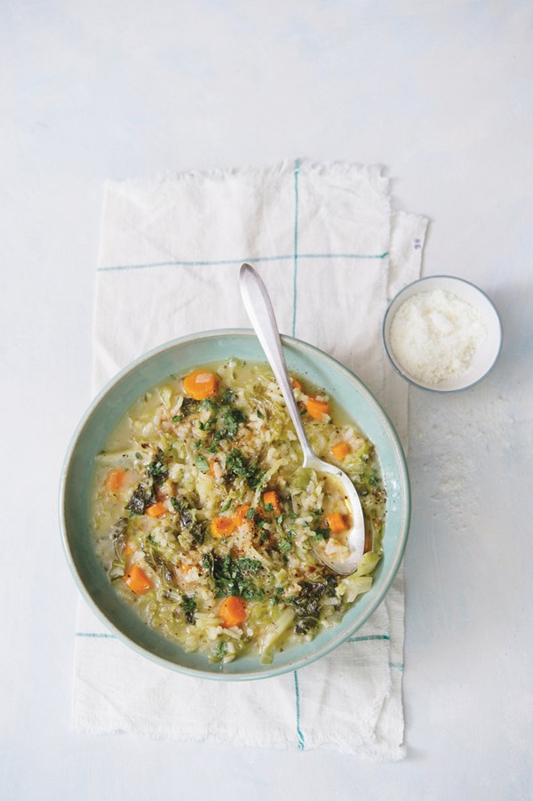 Savoy cabbage, carrot and rice soup