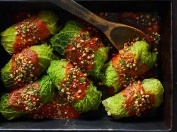 Savoy cabbage rolls