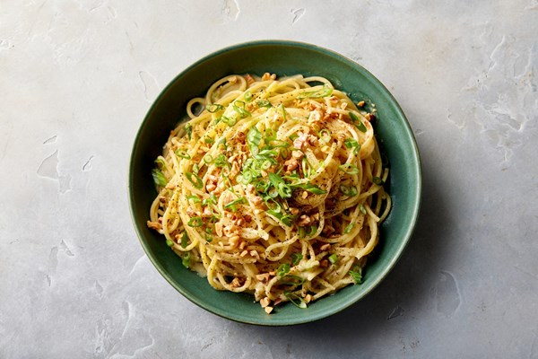 Scallion butter spaghetti with walnuts
