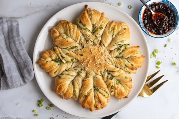 Scallion star bread
