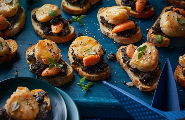 Scallop & black pudding crostini
