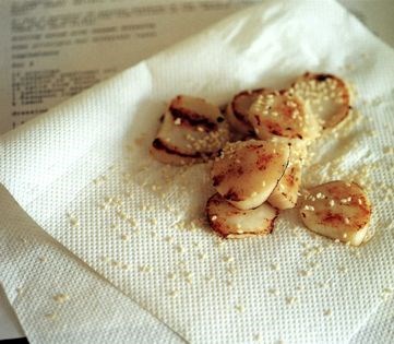 Scallop salad with sesame dressing