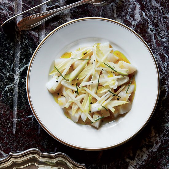 Scallop tartare with green apple-endive salad