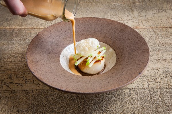 Scallop with apple and chicken gravy
