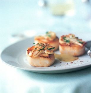 Scallops and cauliflower with caper-raisin sauce