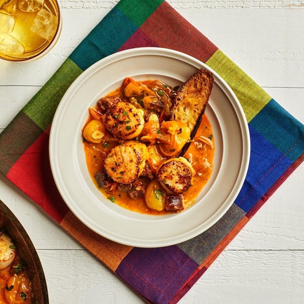 Scallops and chorizo in tomato sauce 