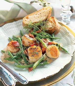 Scallops and haricots verts with creamy bacon vinaigrette