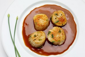 Scallops in tangerine sauce