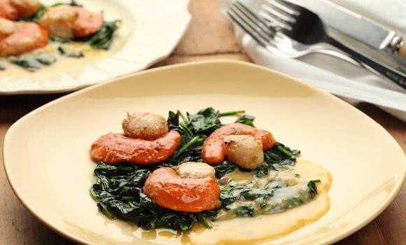 Scallops on spinach with verjuice butter sauce