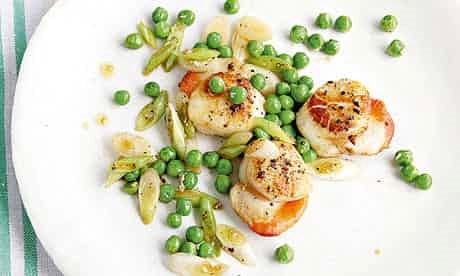Scallops, peas, spring onions