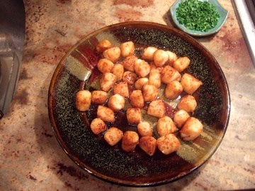 Scallops quick-fried in butter (Coquilles St. Jacques meunière)