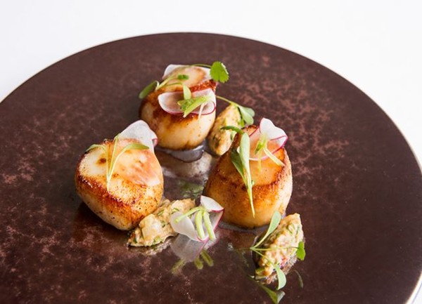 Scallops, radish, peanut and lime