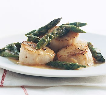 Scallops with asparagus