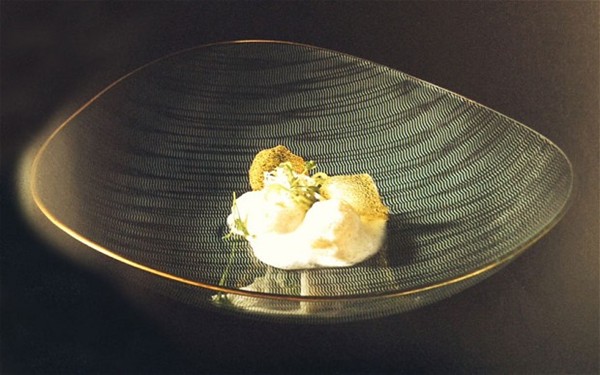 Scallops with coconut milk, aromatic pepper and crispy mango