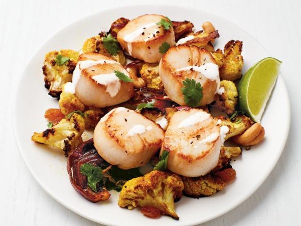 Scallops with curried cauliflower 
