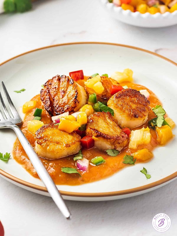 Scallops with fruit salsa