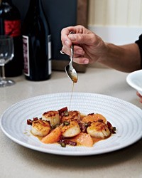 Scallops with grapefruit and bacon
