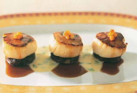 Scallops with grilled black pudding à l'orange